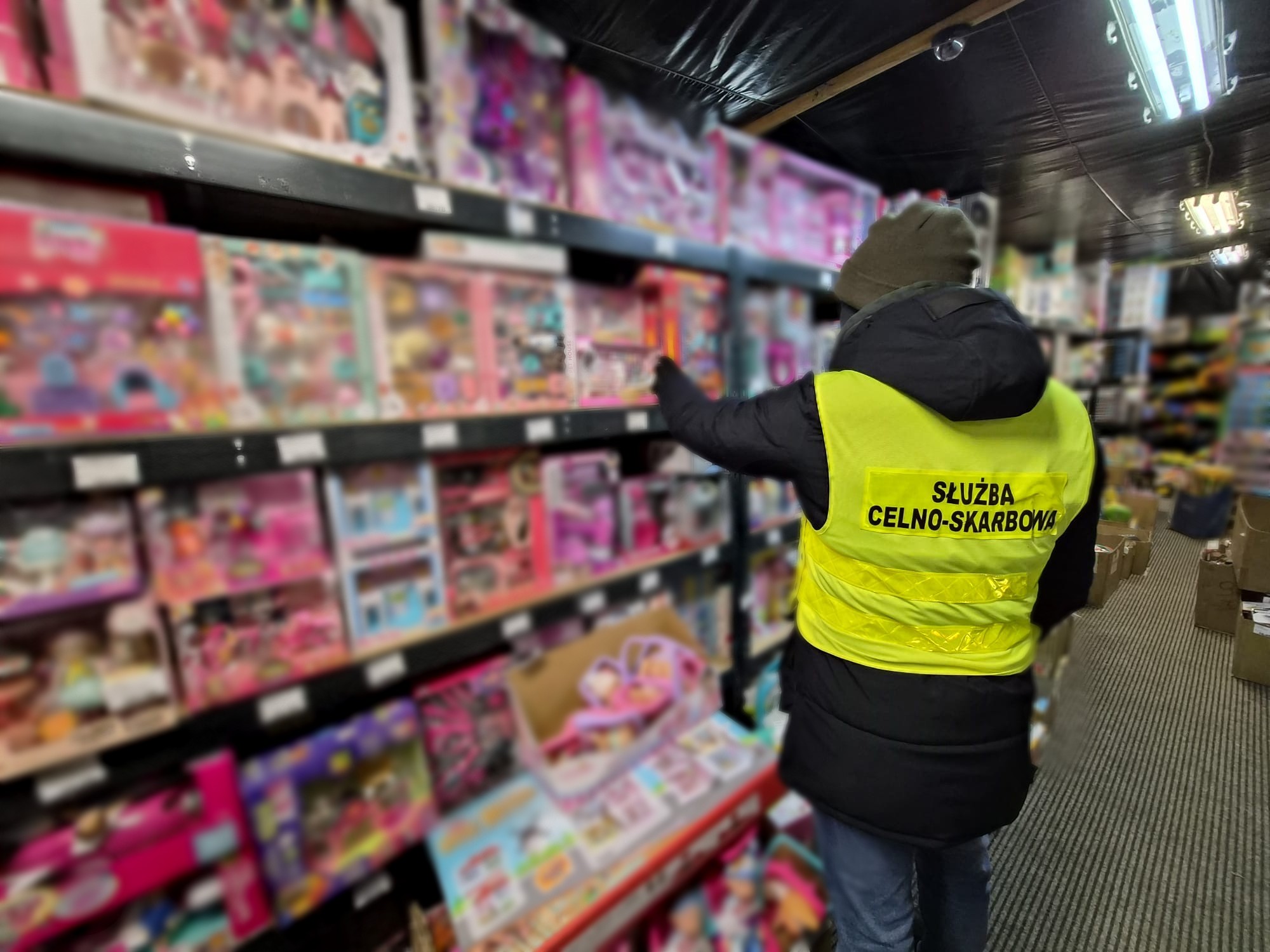 Podrobione zabawki wystawione do sprzedaży. Akcja służb w Lublinie i Puławach 2 20260304_IWK_podróbki (2).jpg