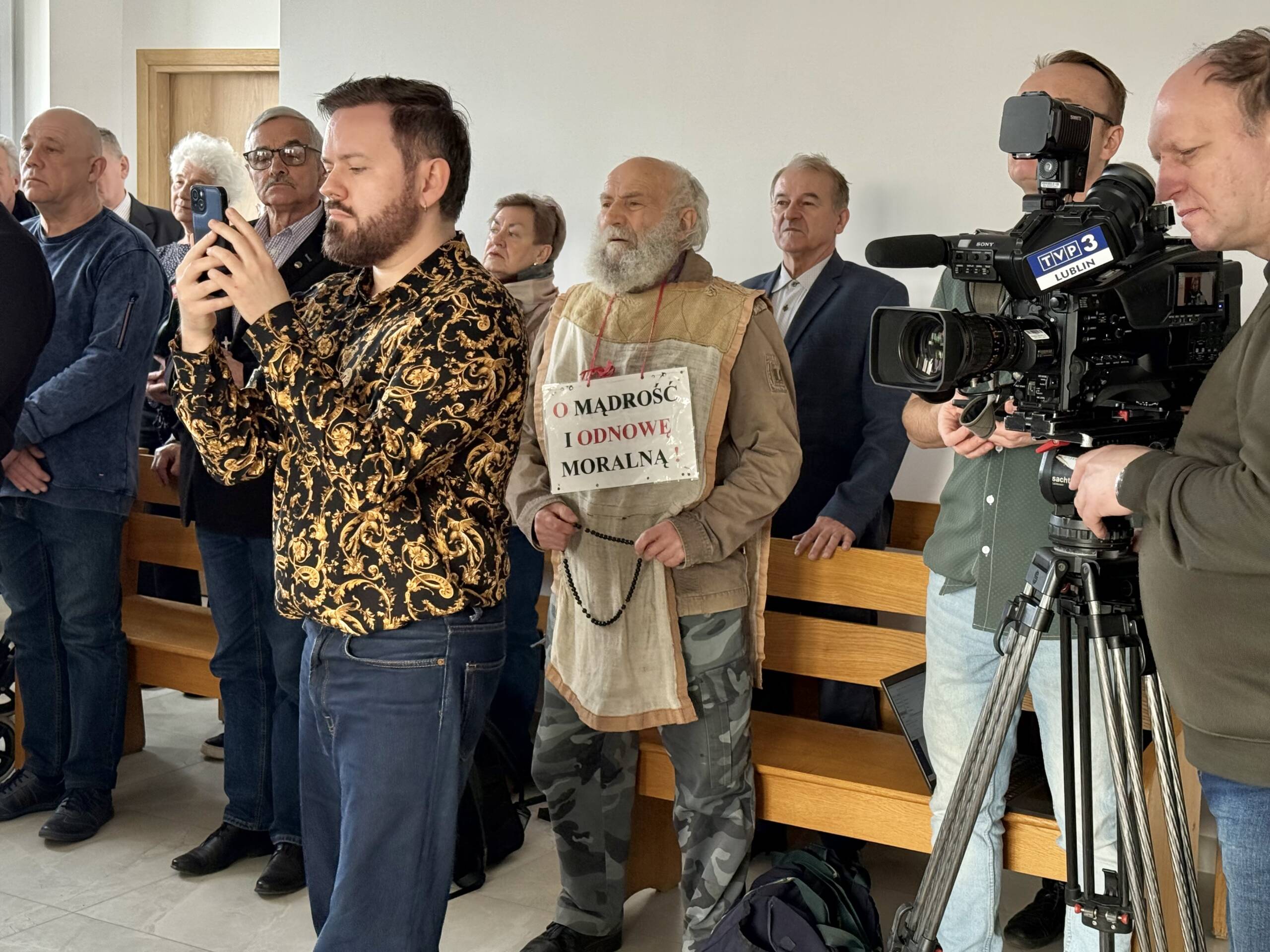 Zdjęcie krzyża w urzędzie. Sąd prawomocnie uniewinnił wojewodę 2 IMG_3880.jpeg