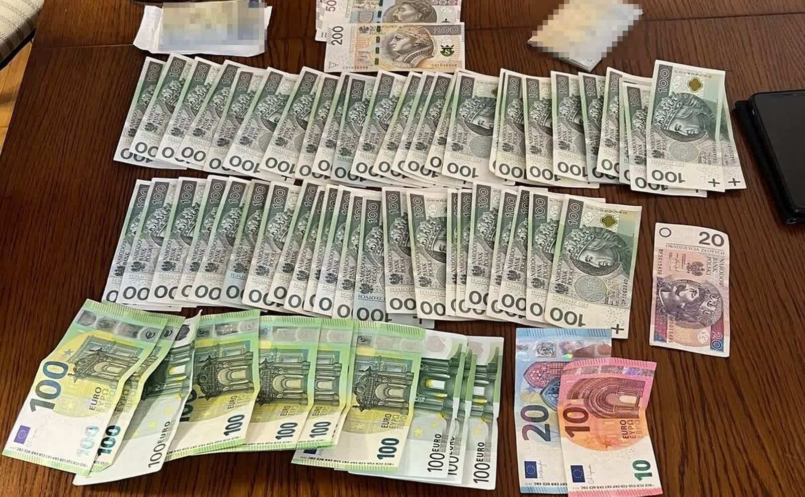 Oszukał seniorkę na 60 tys. zł. 55-latek w rękach policji 2 356-286372_g.jpg