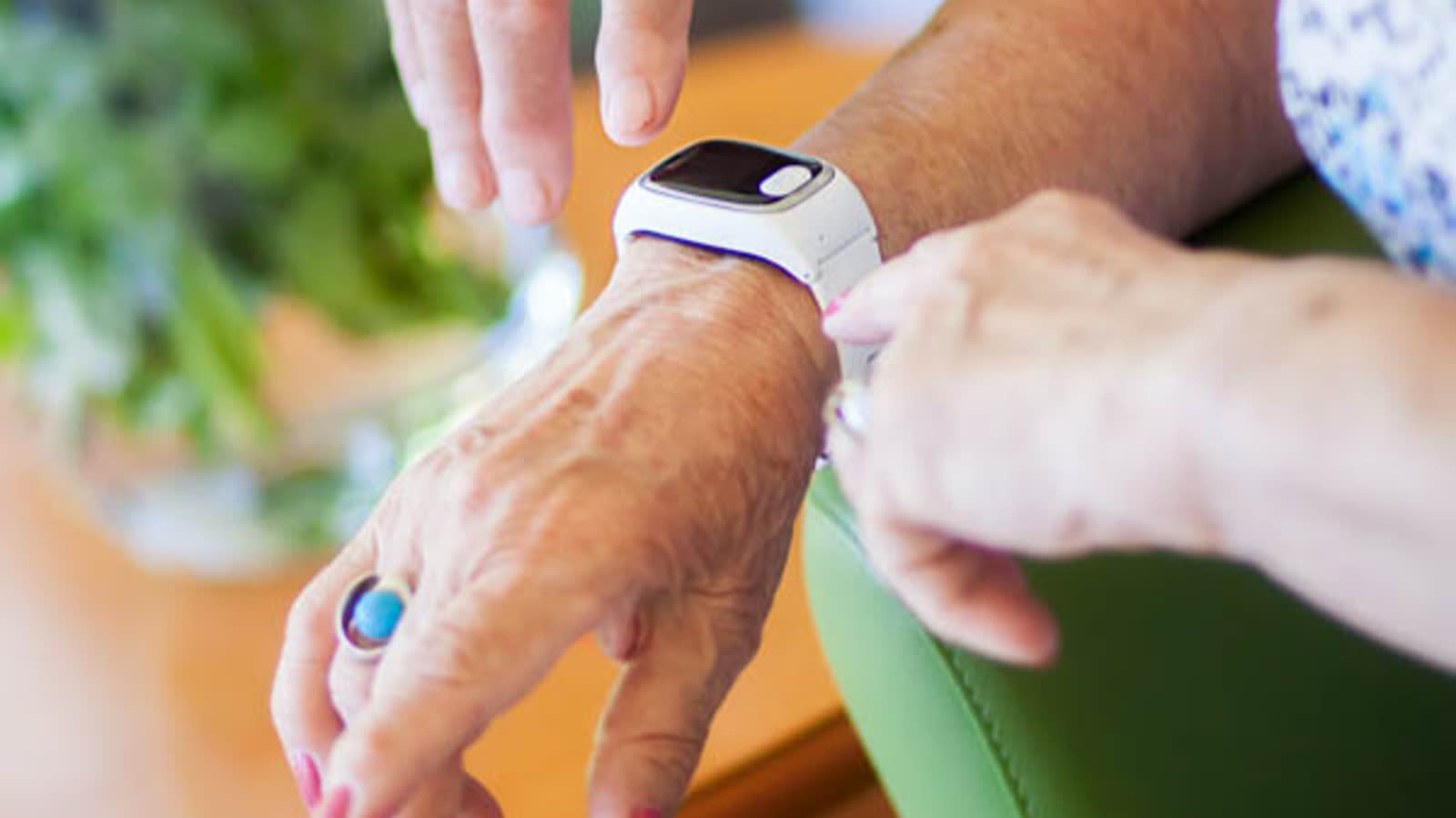 Pomagają ratować życie i zdrowie. Miasto rozda opaski bezpieczeństwa