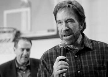 Chuck Norris nie żyje. Ikona kina akcji miała 86 lat 3 EAttachments9403679325416120ff8ad89fbbd4b58426db988 xl