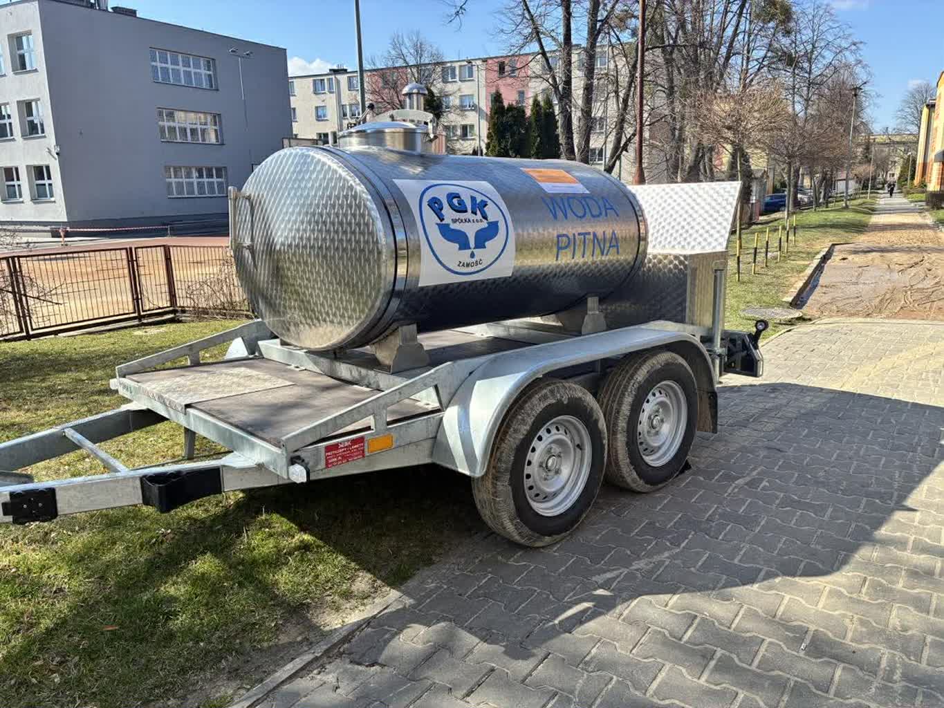 Zamość: osiedle Peowiaków wciąż bez wody. Beczkowozy ratują mieszkańców 2 650356867_1348446123758815_2620240771682172667_n.jpg