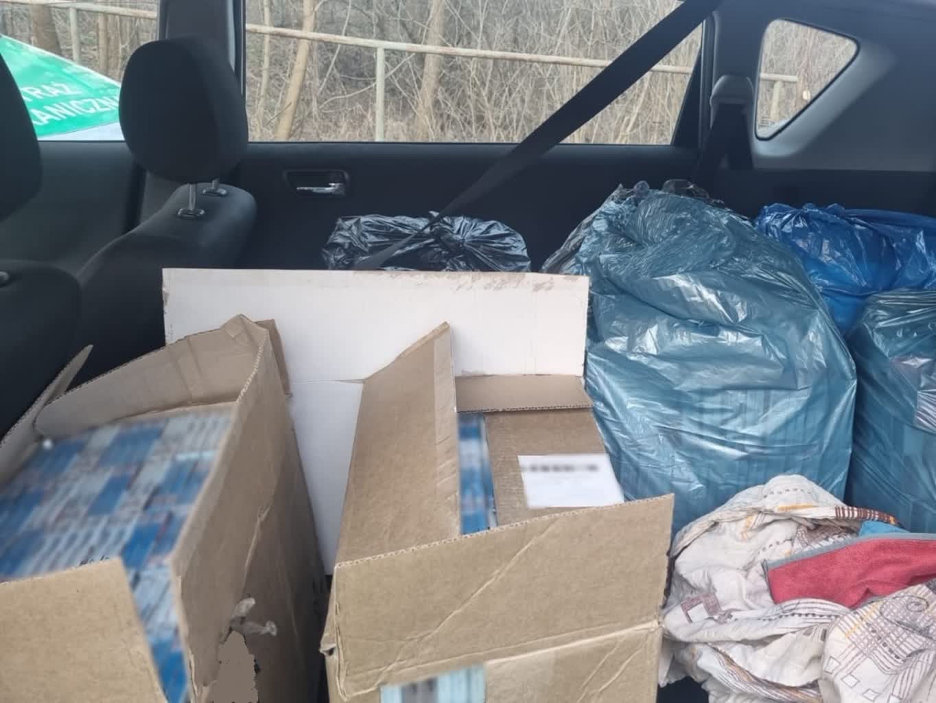 Kontrabanda w aucie i domu. 55-latek odpowie za przestępstwo skarbowe 2 12-342714.jpg