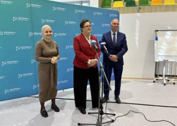 Koniec z telefonami na lekcjach i przerwach? Wiceszefowa MEN zabiera głos 2 EAttachments940818615f3e40458e55f132594bb7b3c508999 xl