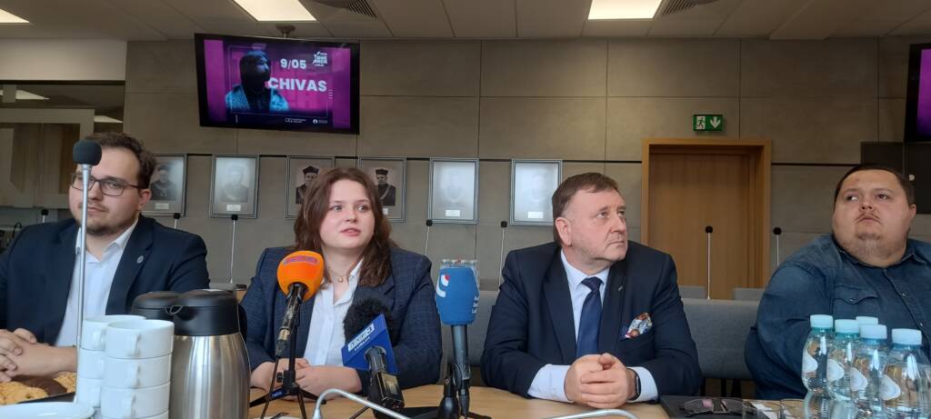 EAttachments941065590f157d9a2b9ed2ed6b9a460f9b0f2c4