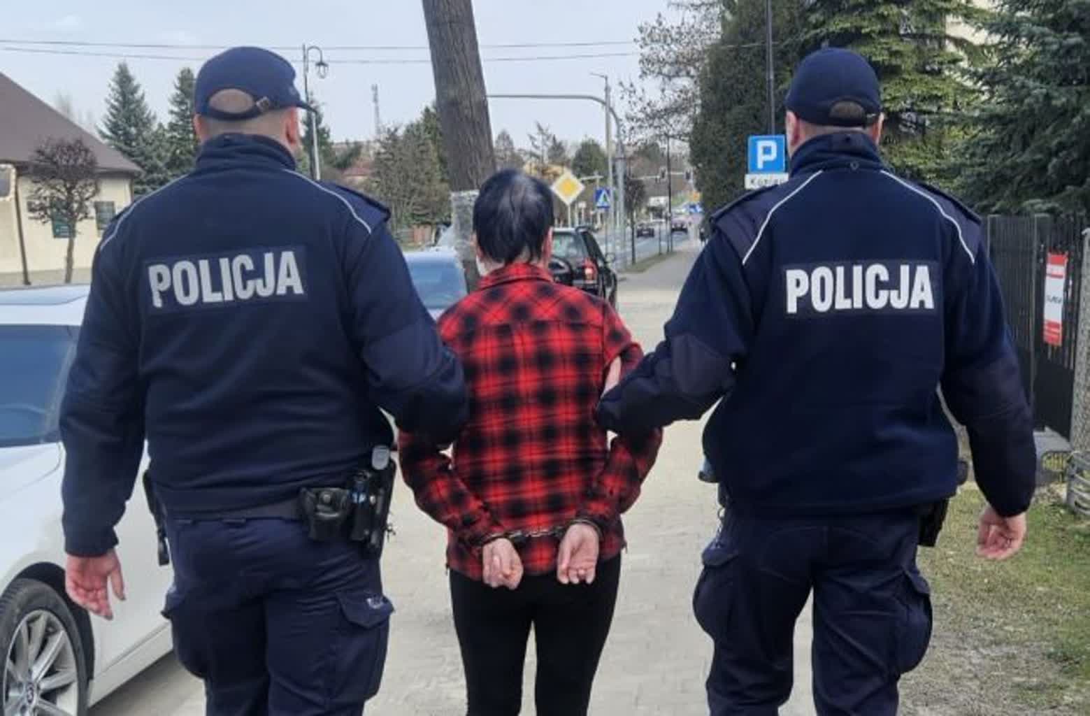Zaatakowała nożem policjanta. Trafiła do aresztu