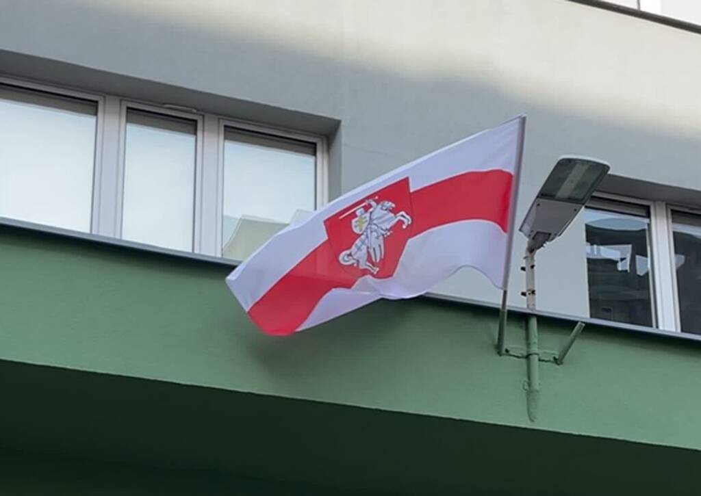 Flaga wolnej Białorusi na lubelskim akademiku 1 EAttachments9412923912e9ca68285d7ad2c04ef72aabcde13 xl
