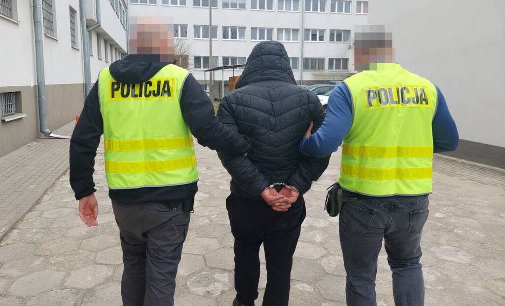 Rozbili grupę „na policjanta”. 32-latek i jego wspólnik w areszcie 1 EAttachments941766823cdf1ca11728c2fbbe279a9bc319d16 xl
