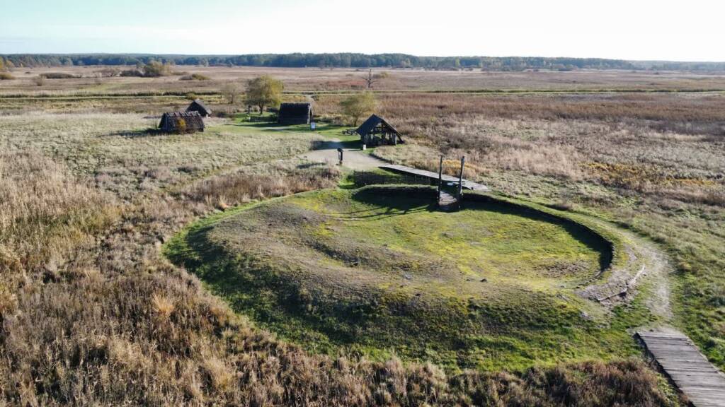 "Smutno i żal". Nielegalni poszukiwacze skarbów splądrowali teren grodziska 1 EAttachments94176935b9e3f5505ae60ed163d6472e9e98cbf xl