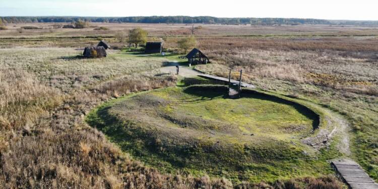 "Smutno i żal". Nielegalni poszukiwacze skarbów splądrowali teren grodziska 1 EAttachments94176935b9e3f5505ae60ed163d6472e9e98cbf xl