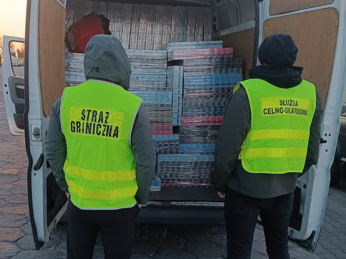 Papierosy za 1,5 miliona. Dwaj przemytnicy zatrzymani