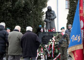 2023-02-10T12:45:47:23 ,  Fot. Piotr Michalski  2023.02.10. LUBLIN . 83. ROCZNICA MASOWYCH DEPORTACJI POLAKOW NA SYBIR. POMNIK MATKI SYBIRACZKI .
FOT. PIOTR MICHALSKI