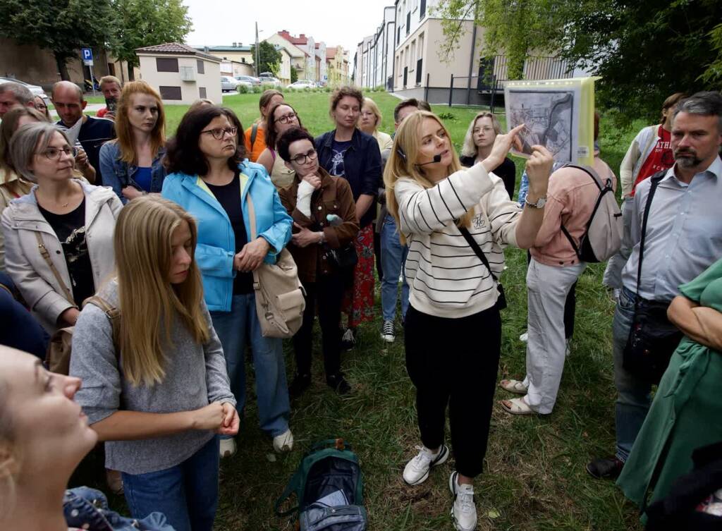 08.04.2026 Katarzyna Michalak "Z tego samego pnia" 2 EAttachments81519635cf8ebe683de82a8c550bec5395050d3