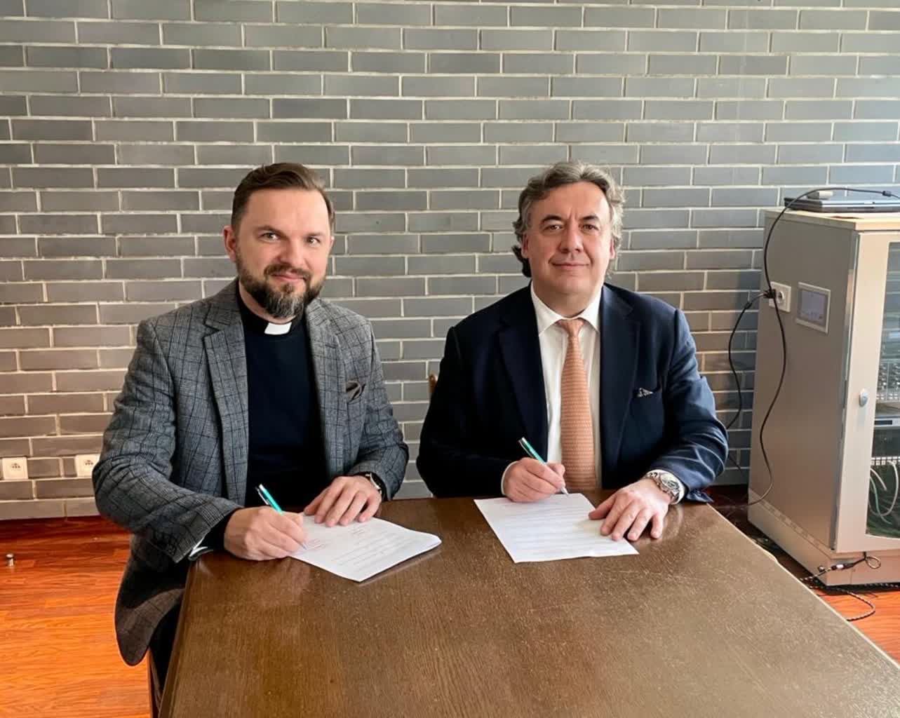 Nowoczesny mikroskop okulistyczny trafi na Ukrainę 2 Image_20250305_114705_947-1-1024x817.jpeg