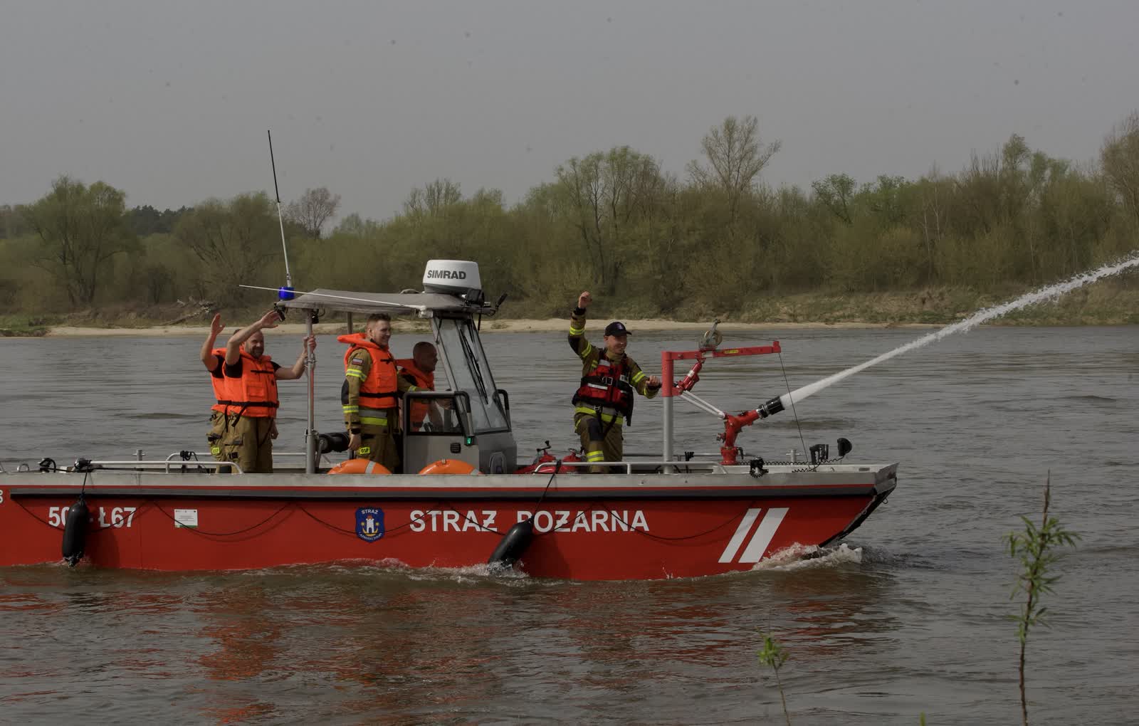 Strażacy przejmują rynek! Śmigus-dyngus w Kazimierzu Dolnym 2 6k3d8641-2024-04-01-163155.jpg