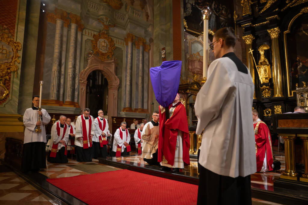 Liturgia Męki Pańskiej w Archikatedrze Lubelskiej 1 EAttachments9432513c04c3f181e643abb4d979223f4315eff xl