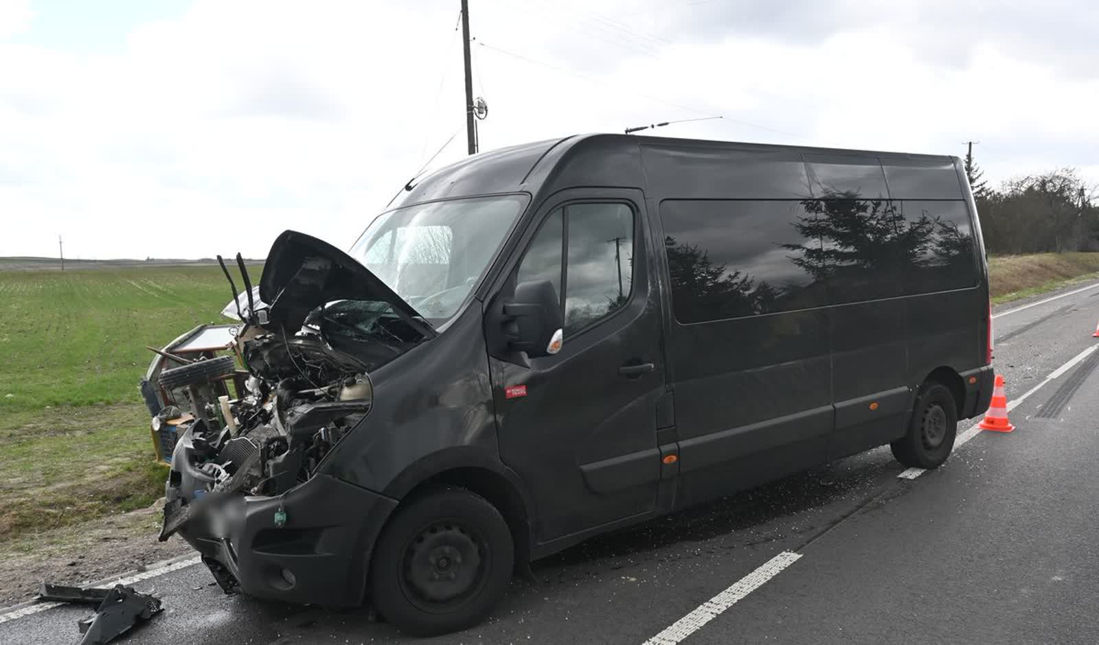 Najechał na tył ciągnika. W okresie prac polowych uważajmy na drodze 2 345-288212.jpg