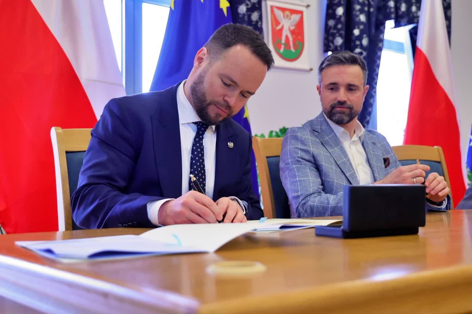 100 milionów na drogi. Samorządy podpisały umowy w Białej Podlaskiej 2 667341306_1274851921501505_148906382411413600_n.jpg