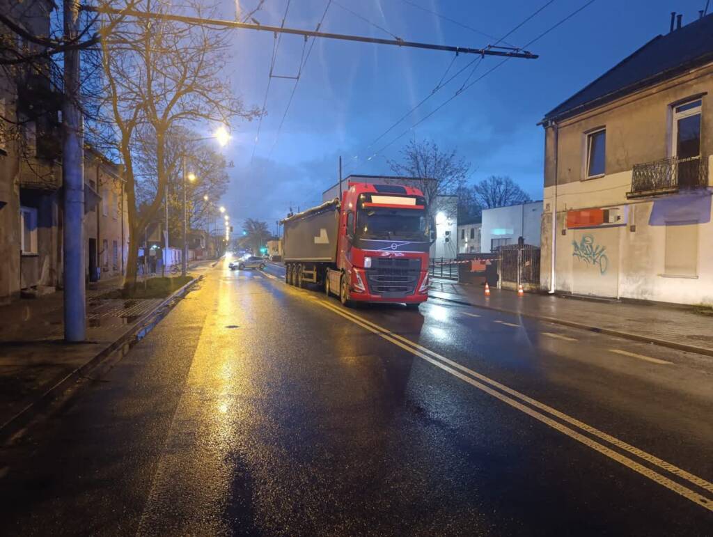 Wypadek na ul. Krochmalnej. Pieszy trafił do szpitala 2 EAttachments9440171aaa57c06609ca792bd80dbc33f406c7e xl