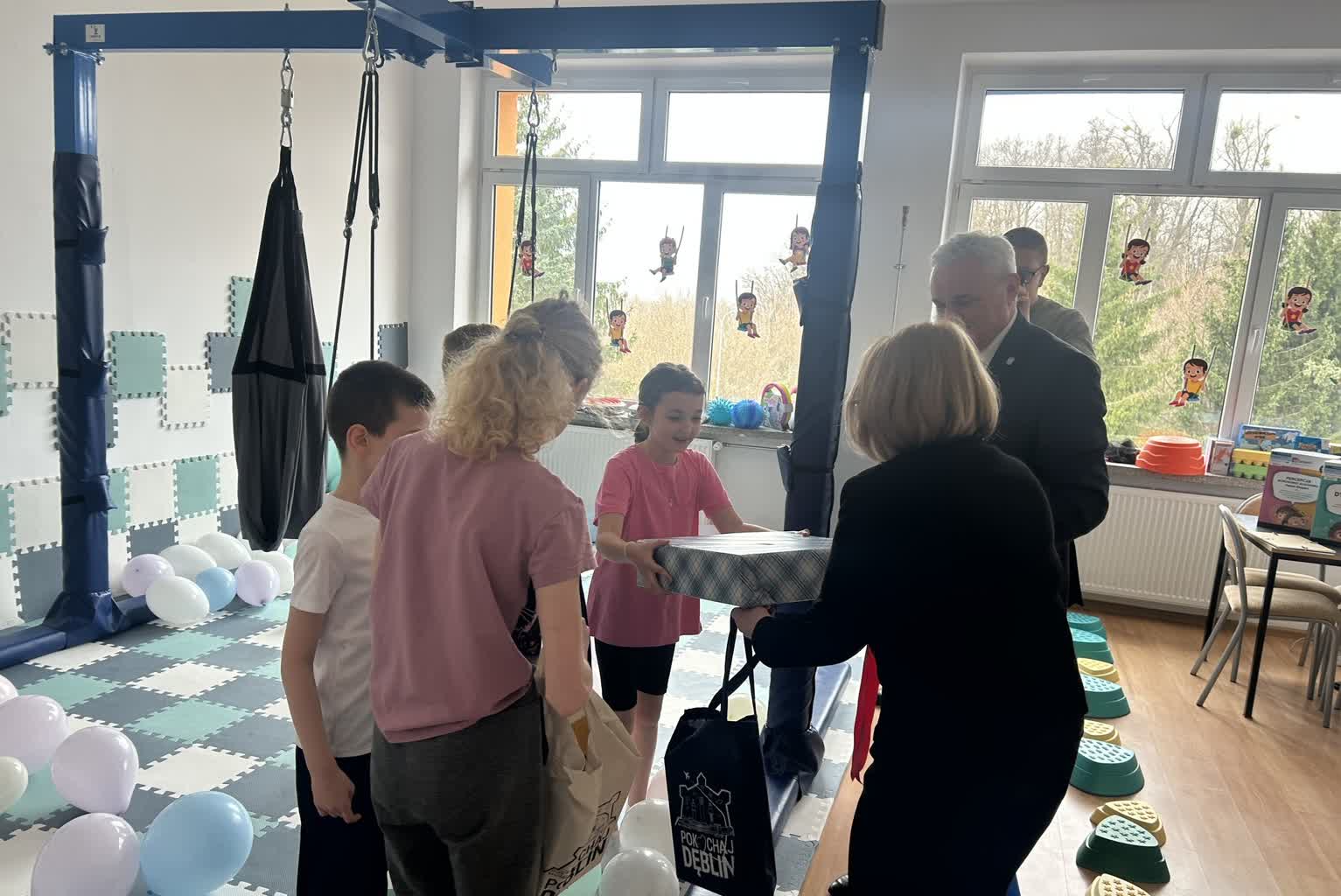 Integracja sensoryczna w dęblińskiej szkole. Jest nowa sala 2 660867313_940323805381613_2540542043849021817_n.jpg