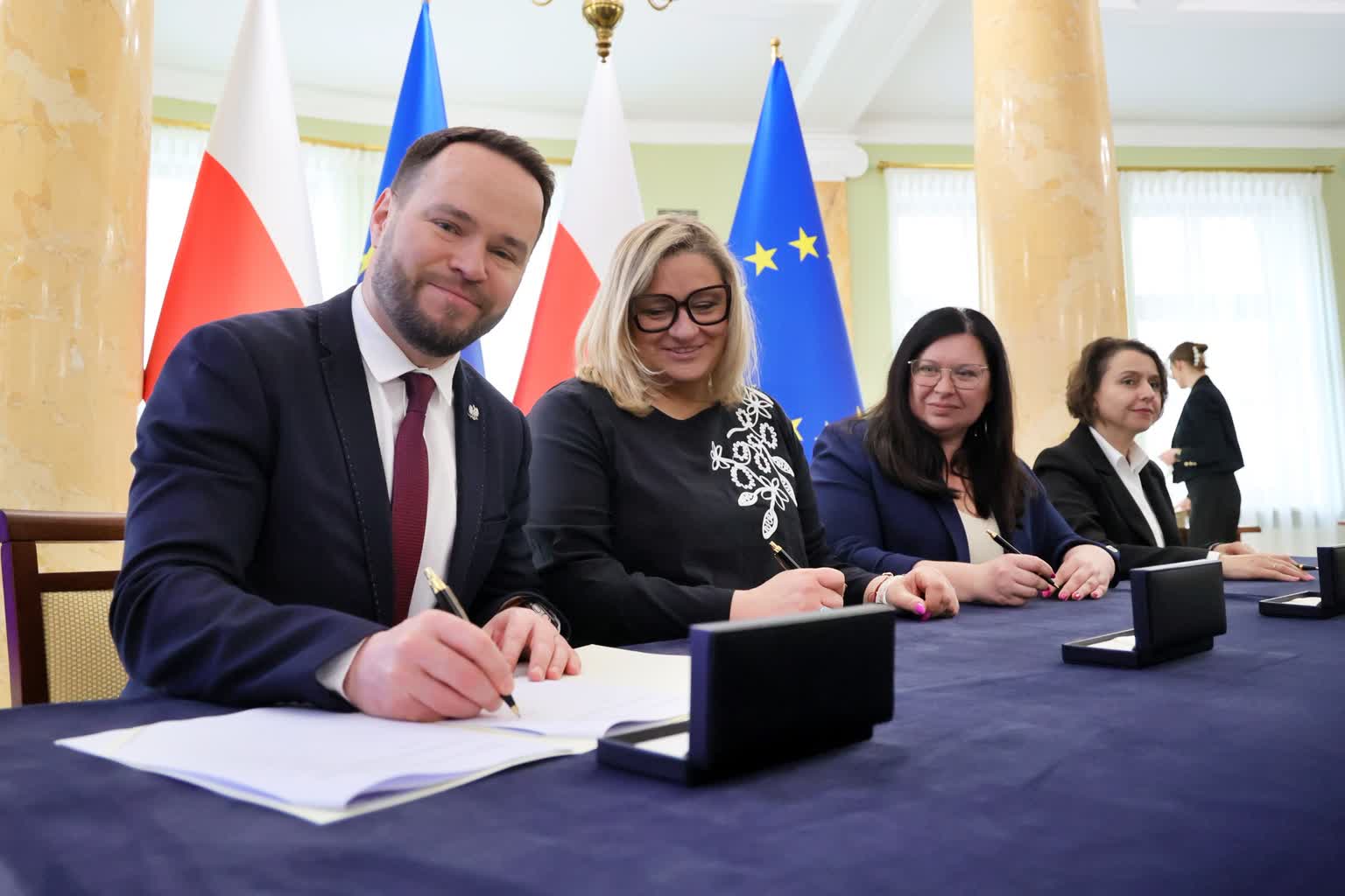 Nowe drogi w województwie lubelskim. Podpisano umowy 2 671568143_1278584941128203_5193444375665619615_n.jpg