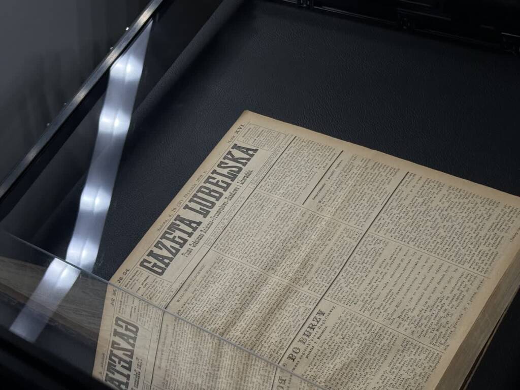 Biblioteka trafia do sieci. Umowa o digitalizacji zbiorów podpisana 2 EAttachments94493914a2d2eaab64b53c3235376f8da1897ed xl