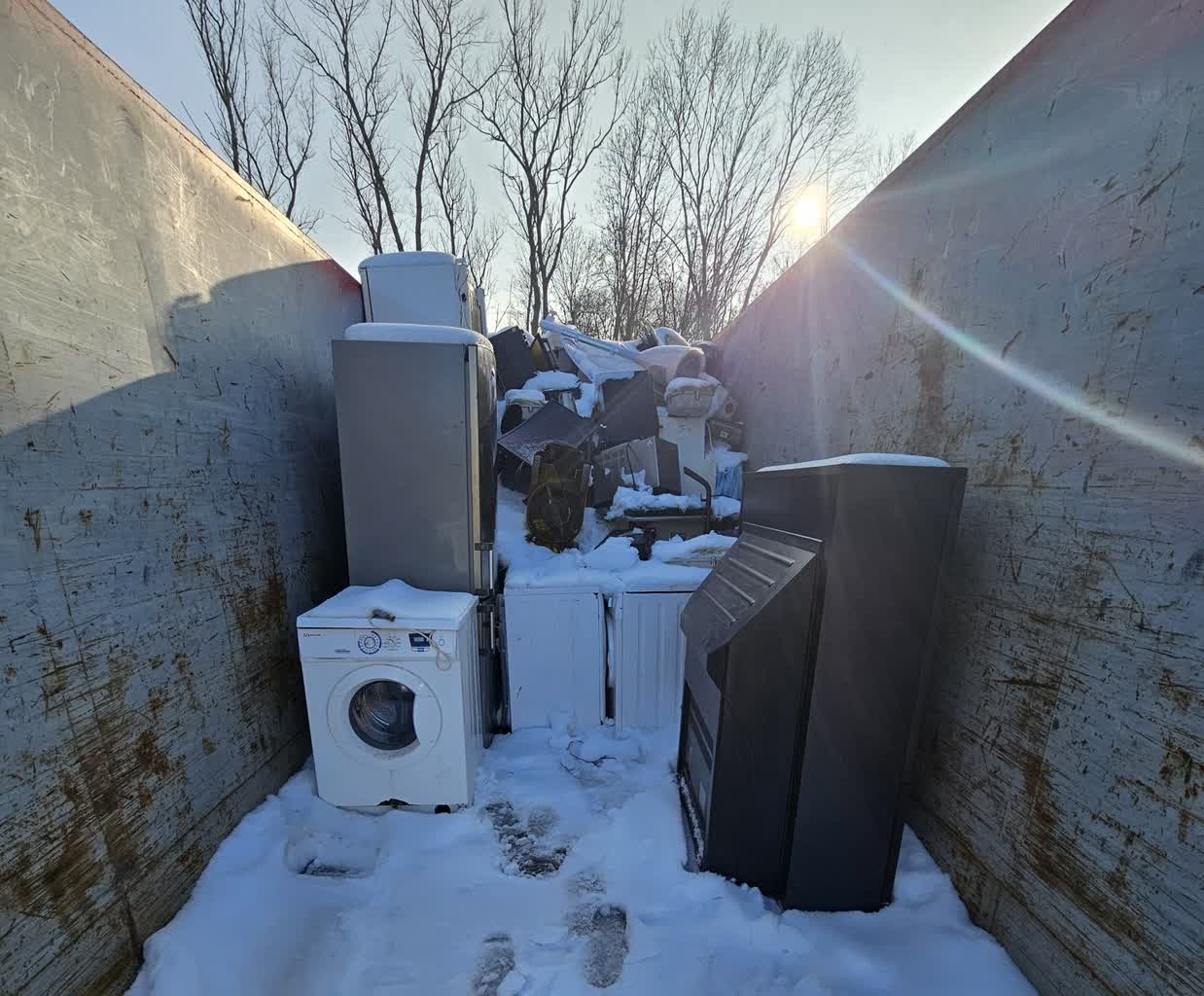 Elektrośmieci jak ciepłe bułeczki. Szybko znikają 2 615670467_1300132315490397_8527281794904806183_n.jpg