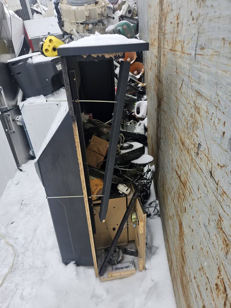 Elektrośmieci jak ciepłe bułeczki. Szybko znikają 3 618493765_1306224528214509_4918538453967651413_n.jpg