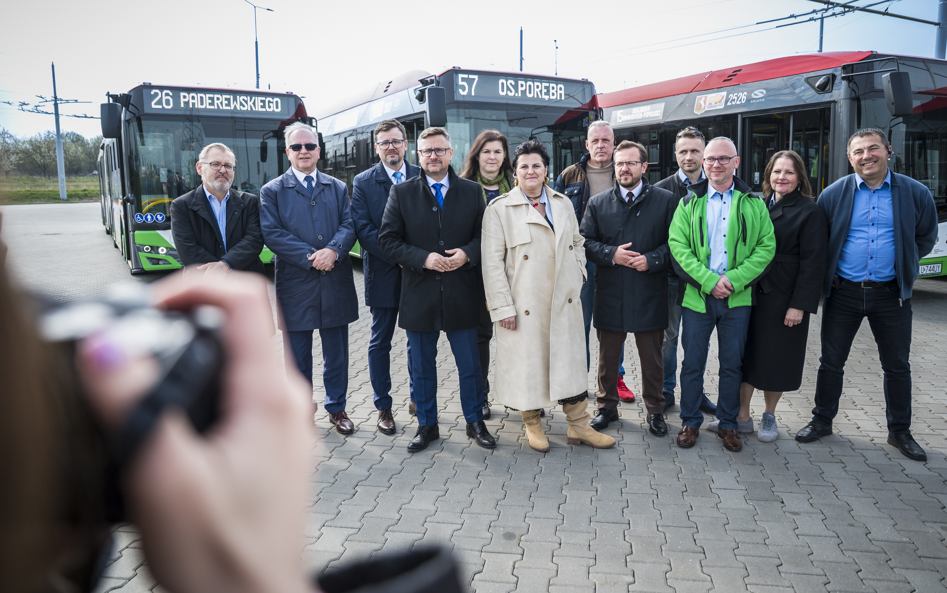 Lublin wzmacnia komunikację miejską. Przegubowe „hybrydy” wożą pasażerów