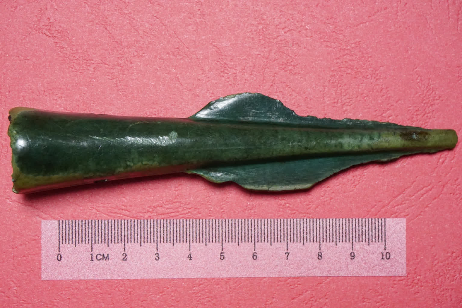 Świadectwo dawnych wojowników. Grot trafi do muzeum