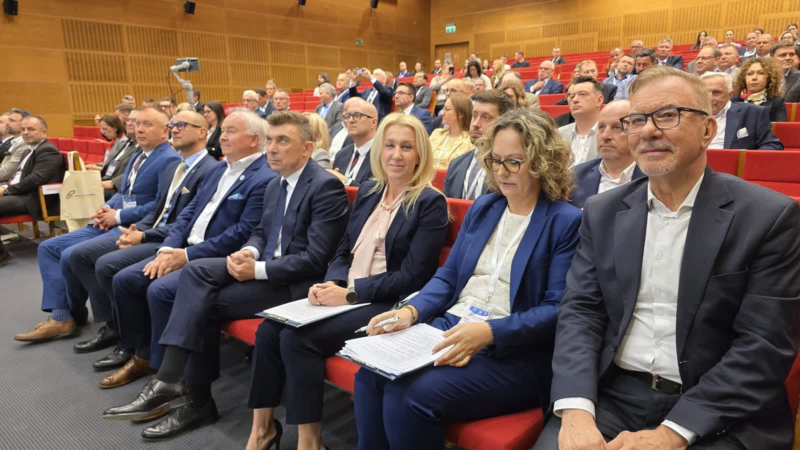 Przedsiębiorczość na terenach przygranicznych. Dyskusja na bialskim kongresie 3 677832717_26481174074870712_1555568370725489800_n.jpg