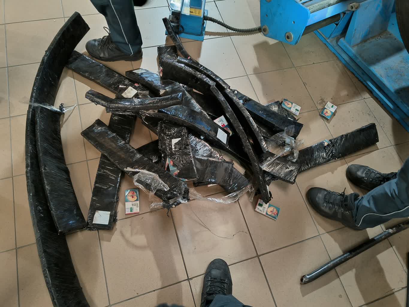 Papierosy w tłumikach i podłodze toalety. Udaremniony przemyt w Terespolu 3 article (2).jpg