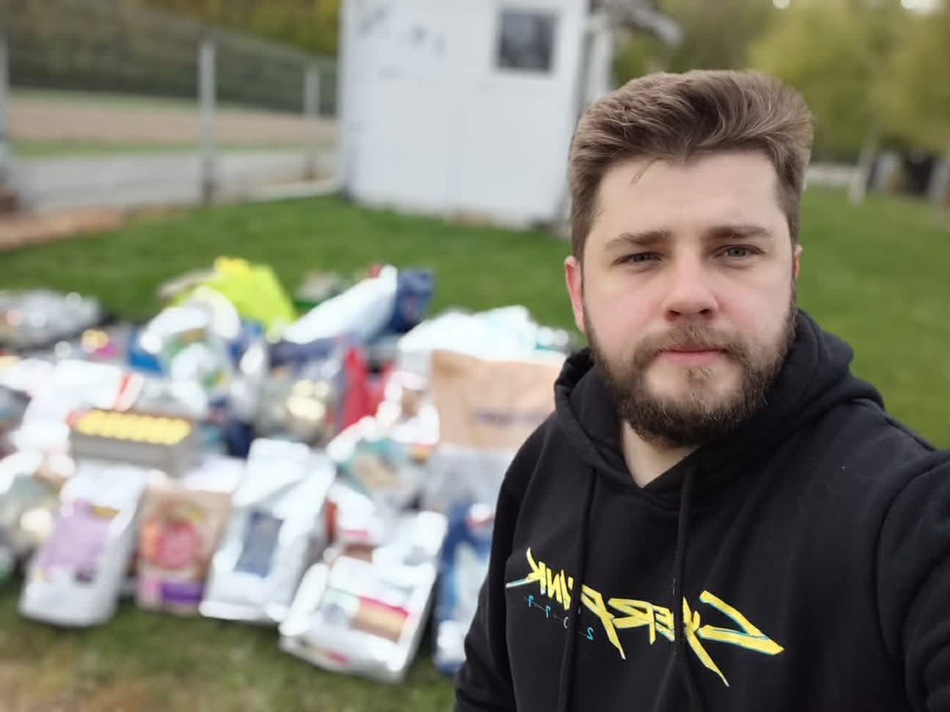 Zamiast zniczy – pomoc dla zwierząt. Świdnik uczcił pamięć Łukasza Litewki 2 23a39919-4890-4dbe-83d3-e7a1e0b12c00.jpg