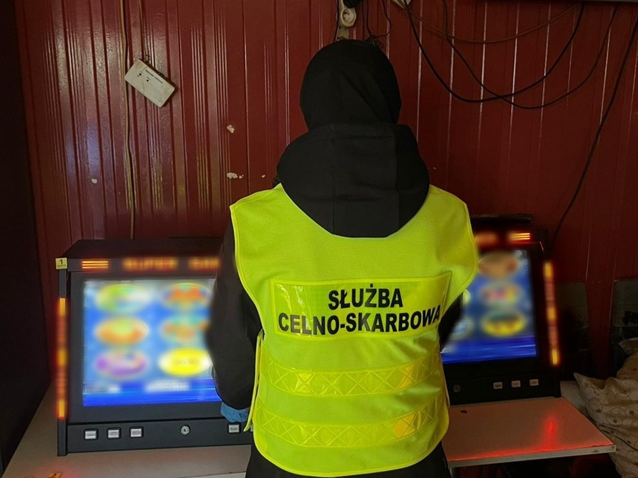 Służby uderzyły w nielegalny hazard. Zabezpieczono 13 automatów 2 20260428-automaty (2).jpg