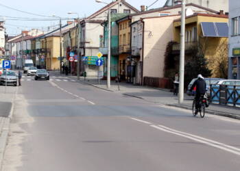 2020-03-26T12:53:39:38 ,  Fot. Piotr Michalski  2020.03.26 . PARCZEW . MIASTO PODCZAS EPIDEMIA SARS-COV-2 , COVID-19 .
FOT. PIOTR MICHALSKI