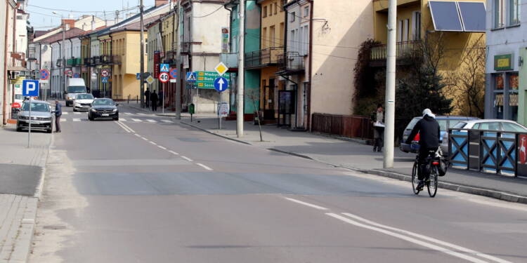 2020-03-26T12:53:39:38 ,  Fot. Piotr Michalski  2020.03.26 . PARCZEW . MIASTO PODCZAS EPIDEMIA SARS-COV-2 , COVID-19 .
FOT. PIOTR MICHALSKI