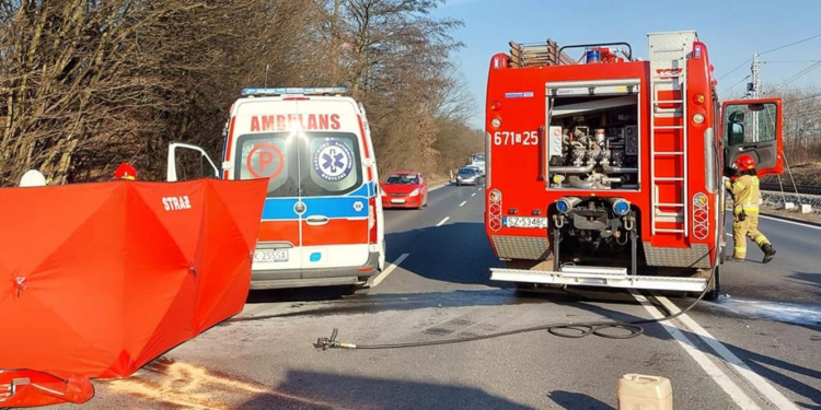 Tragedia na drodze. Jedna osoba nie żyje, dwie zakleszczone w aucie 1 EAttachments57609254196b1982d8704cd0fe7cb746fe911ea
