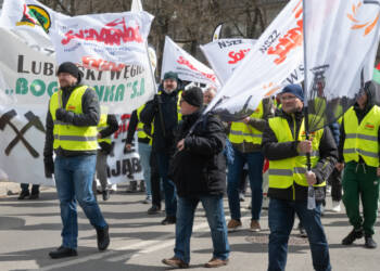 Górnicy z Bogdanki jadą do Warszawy protestować przeciw Zielonemu Ładowi i likwidacji górnictwa 2 EAttachments86426060c651910a5cb4b5de85d089b0496f52b xl