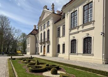 Wszystko dzięki hrabiemu Konstantemu. Francja elegancja w Muzeum Zamoyskich 2 EAttachments9462296e09199bd2ff0d68c32ca34aad97a7d1a