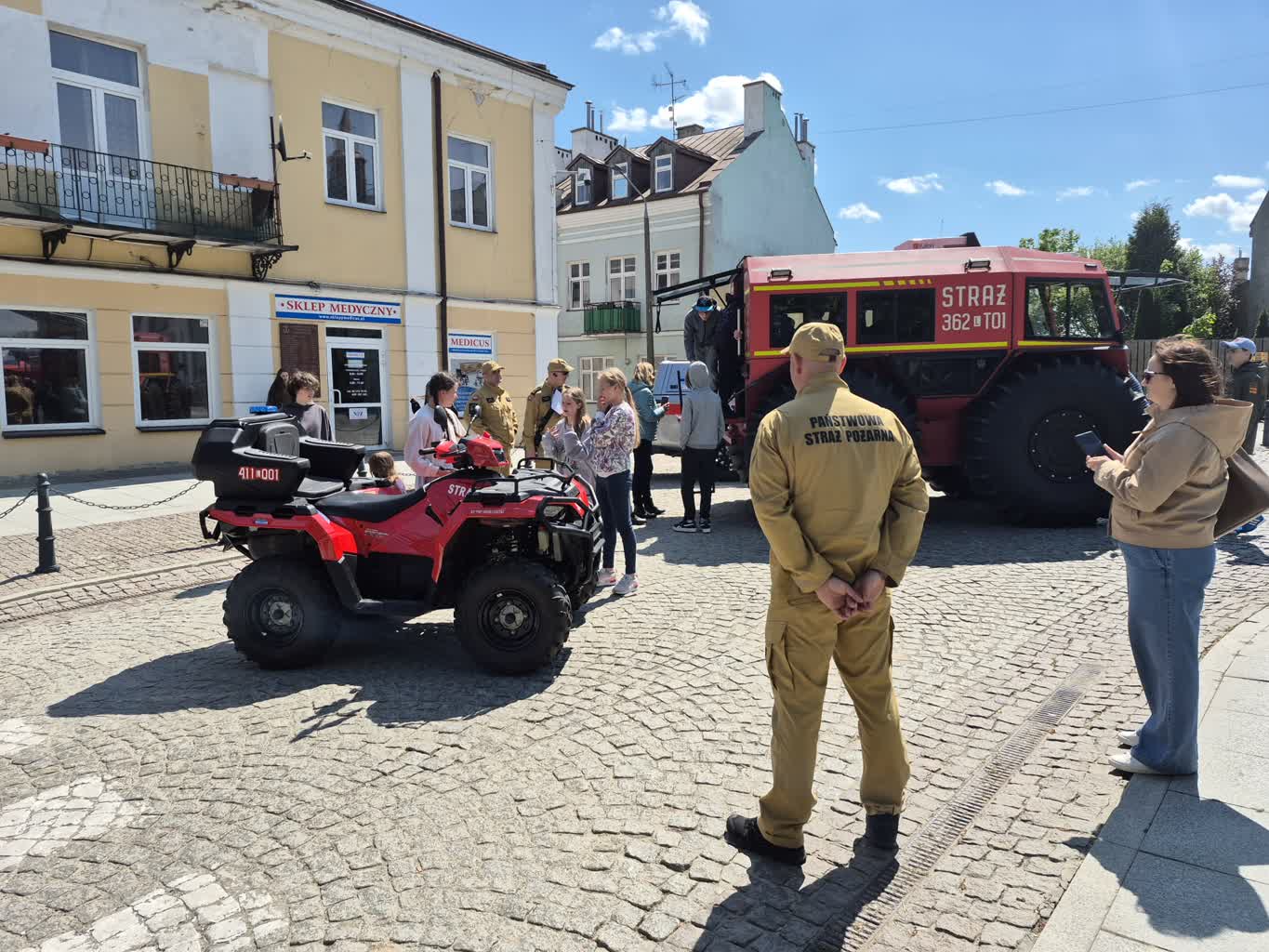 Odznaczenia, pokazy i nowy sztandar. Strażacy świętowali w Krasnymstawie 2 WhatsApp Image 2026-05-14 at 13.58.58 (2).jpeg