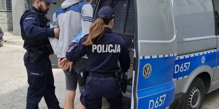 Był poszukiwany. Przed policją ukrył się... za suszarką z praniem 1 EAttachments9518999f2ec95f04082a9da6d29c2507b34ac3e xl