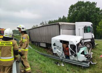 Tragiczny wypadek na S12. Nie żyje kierowca busa 2 EAttachments95239398943244de25149d5d4ebf42f81508eee xl