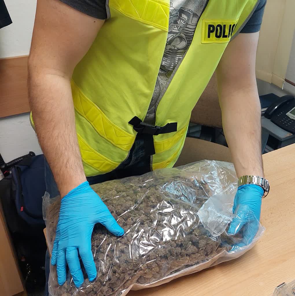 Mieli trzy kilogramy narkotyków. Jeden z podejrzanych zawodowym żołnierzem 2 343-290386.jpg