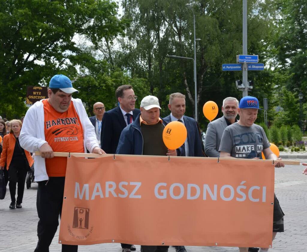 Marsz Godności w Zamościu. Uczestnicy apelują o akceptację i wsparcie 1 EAttachments9527775b179c2035505e9ed4702876cf6d45c9e xl