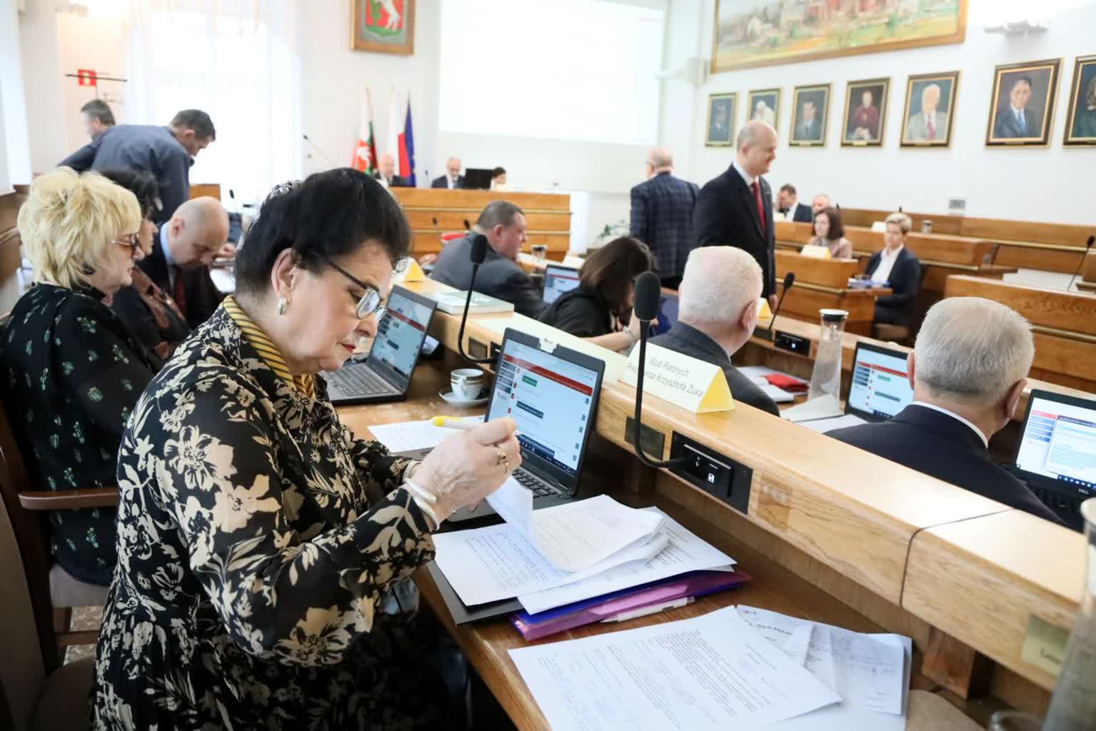 Koniec z nocną sprzedażą alkoholu. Wchodzą w życie nowe przepisy 2 pm_sesja-290224-004-2024-02-29-152725.jpg