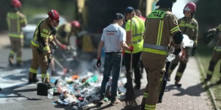 O krok od tragedii. Śmieciarka stanęła w płomieniach 1 EAttachments9547142240ed0c28b30ab29a4cfa85bb220382d xl