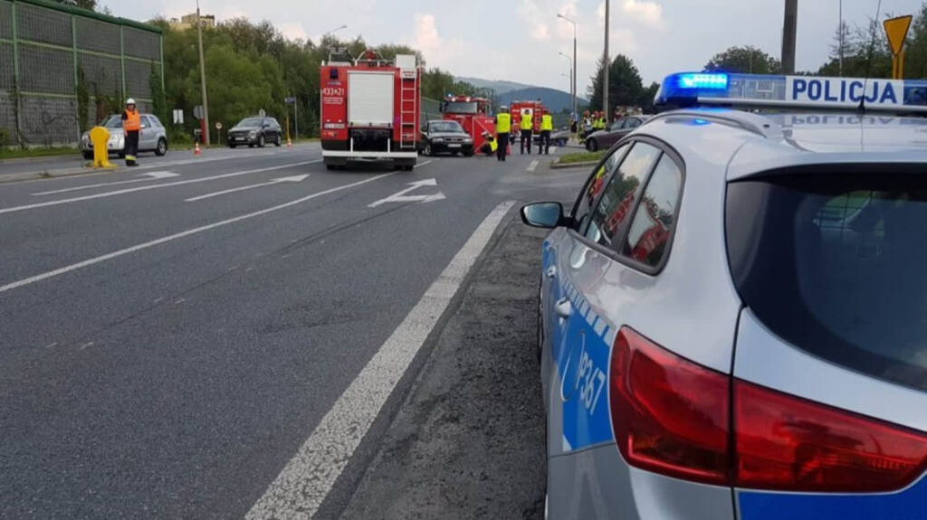 Zderzenie ciężarówek na ekspresówce. Dwie osoby ranne 1 EAttachments57609252fe1fc2655bf1ba72e0cf6d6b4b98024 xl