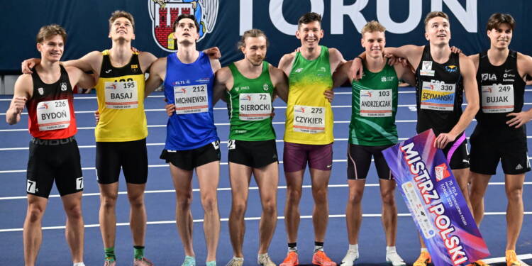 Mistrzostwa Polski: lubelski medal i rekord życiowy 1 Toruñ, 01.03.2026. Od lewej: Oskar Bydoñ, Szymon Basaj, Olgierd Michniewski, Micha³ Sierocki, Damian Czykier, Ignacy Andrzejczak, Jakub Szymañski i Jakub Bujak po biegu w finale na 60m pp³ mê¿czyzn podczas lekkoatletycznych halowych mistrzostw Polski w Toruniu, 1 bm. (js) PAP/Tytus ¯mijewski