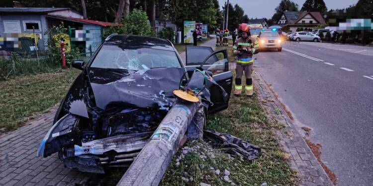 Samochodowa demolka. Pijany 19-latek zakończył ucieczkę na latarni 1 EAttachments95630998a15f1b4622d7087d53a75f43a6f50db xl