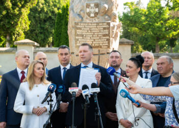 PiS chce uczcić ofiary Wołynia. Przemysław Czarnek zapowiada uchwałę 2 EAttachments9564196ac92f3d559eb3071b59c4f0c4e5cb6d9 xl